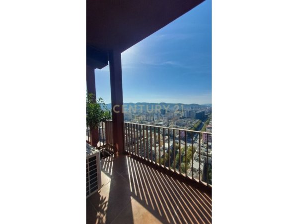 Tirane, jepet me qera apartament 2+1+Aneks+Ballkon Kati 20, 111 m² 1.000 € (Garden Building)