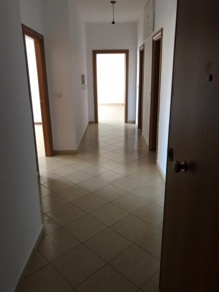Tirane, jepet me qera apartament 2+1 Kati 3, 92 m² 600 € (Komuna e Parisit)
