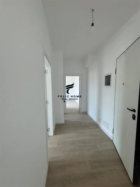 Tirane, jepet me qera zyre Kati 2, 95 m² 700 € (MYSLYM SHYRI)