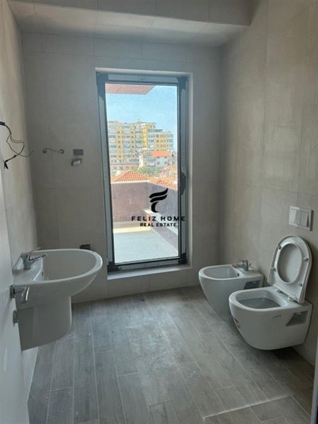 Tirane, jepet me qera zyre Kati 2, 95 m² 700 € (MYSLYM SHYRI)