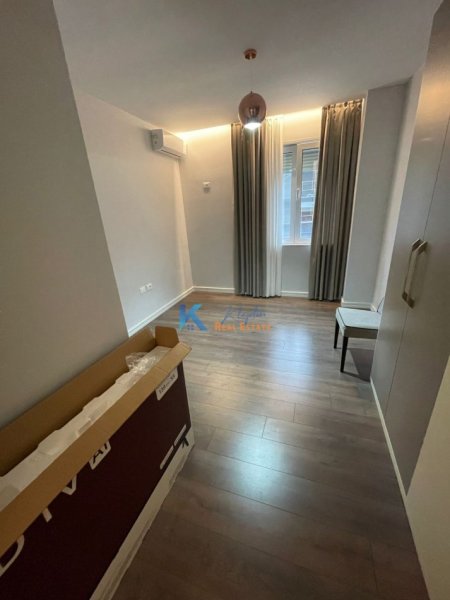 Tirane, jap me qera apartament 2+1+Ballkon Kati 5, 98 m² 650 € (Liqeni i Thate)