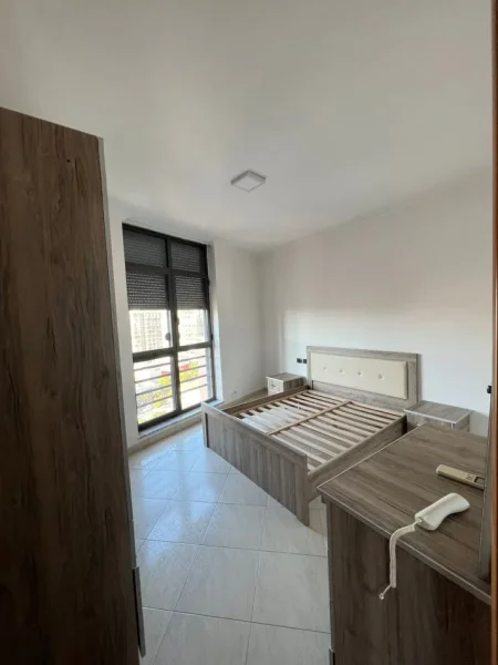 Tirane, jepet me qera/Shitje apartament 2+1 Kati 10, 85 m² 600 € (9-katshet, Prokuroria e Pergjithshme)