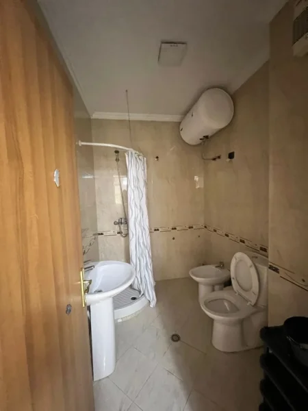 Tirane, jepet me qera/Shitje apartament 2+1 Kati 10, 85 m² 600 € (9-katshet, Prokuroria e Pergjithshme)