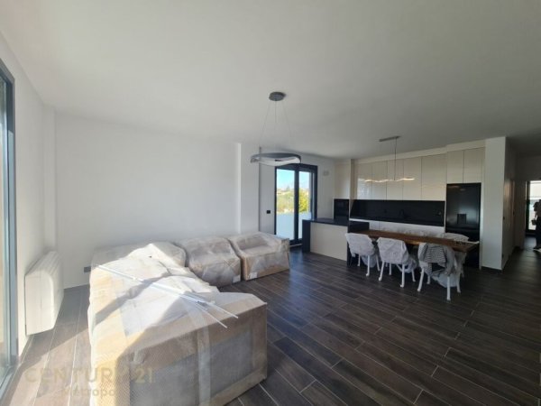 Tirane, jepet me qera apartament 2+1+Aneks+Ballkon Kati 2, 105 m² 1.600 € (TEG)