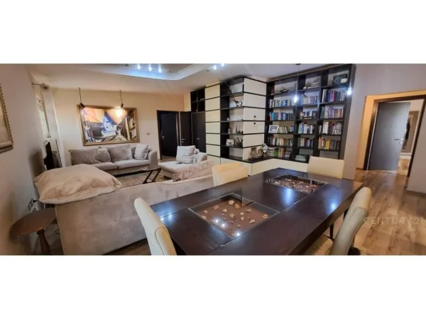 Tirane, shes apartament+verande | Penthouse 4+1+Aneks+Ballkon Kati 13, 502 m² (Rruga Fortuz)