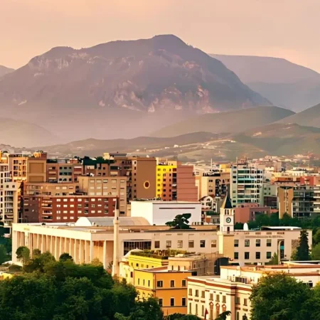 Tirane, jepet me qera apartament 2+1 Kati 1, 85 m² 380 € (Ali Demi)