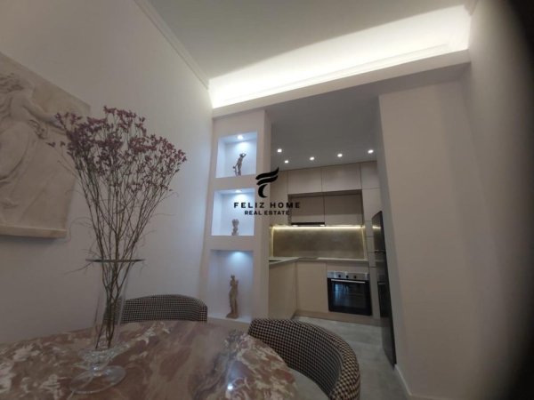 Tirane, jepet me qera apartament 1+1+Ballkon Kati 5, 68 m² 1.200 € (QENDER)
