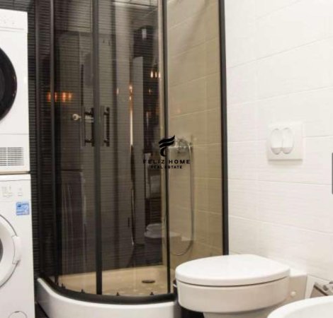 Tirane, jepet me qera apartament 1+1+Ballkon Kati 5, 68 m² 1.200 € (QENDER)