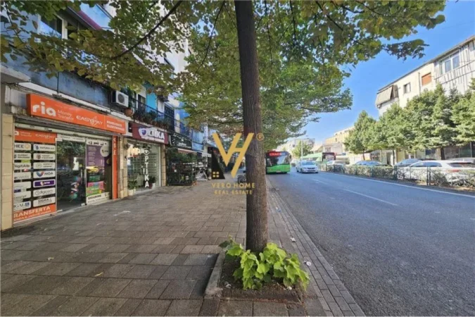 Tirane, shitet dyqan Kati 0, 74 m² 420.000 € (RRUGA BARDHYL)