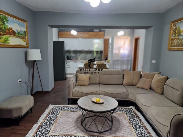 Tirane, jepet me qera apartament 2+1+Ballkon Kati 0, 125 m² 700 € (RRUGA E DIBRES)