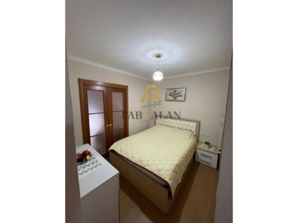 Tirane, jepet me qera apartament 2+1 Kati 4, 600 € (Rrua Peti, Liqeni i Thate)