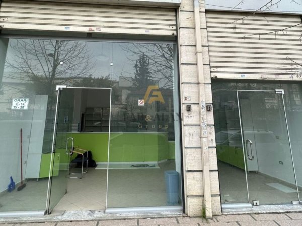 Tirane, jepet me qera dyqan Kati 0, 52 m² 400 € (Venue Club, Porcelan)