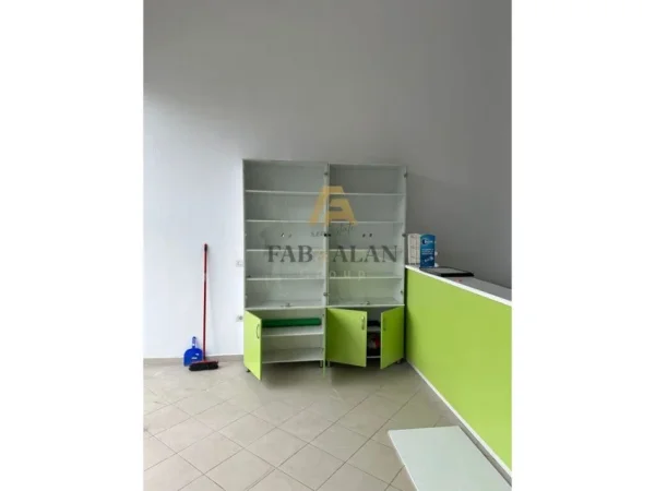 Tirane, jepet me qera dyqan Kati 0, 52 m² 400 € (Venue Club, Porcelan)