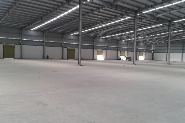 Tirane, jepet me qera magazine Kati 0, 1.500 m² 6.000 € (AUTOSTRADA TIRANE DURRES)