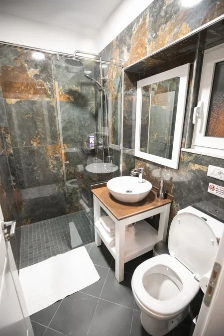 Super Hostel per shitje ne zonen e Kombinatit