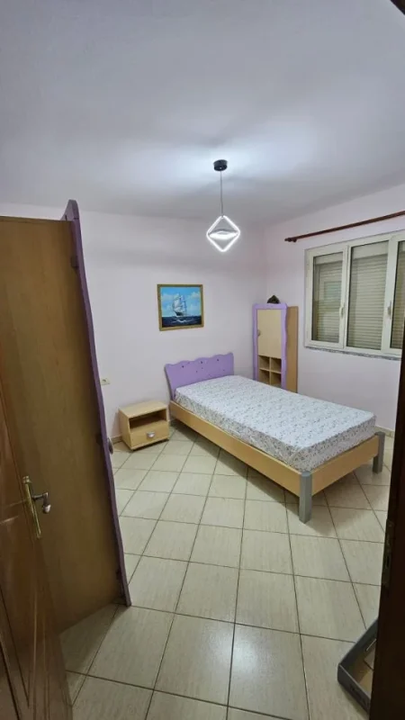 Tirane, jepet me qera apartament 2+1 Kati 4, 67 m² 550 € (Medrese)