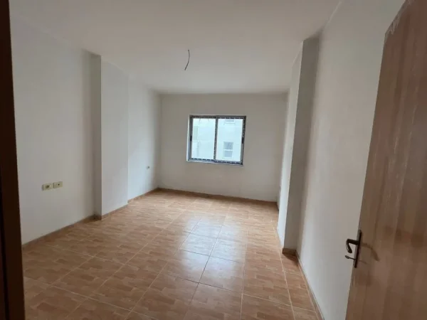 Tirane, shitet apartament 3+1 , 