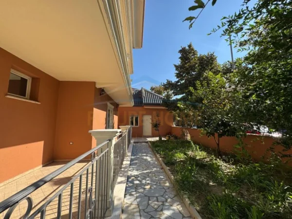 Tirane, jepet me qera Vile 3 Katshe , 469 m² 10.000 € (vilat Gjerane)