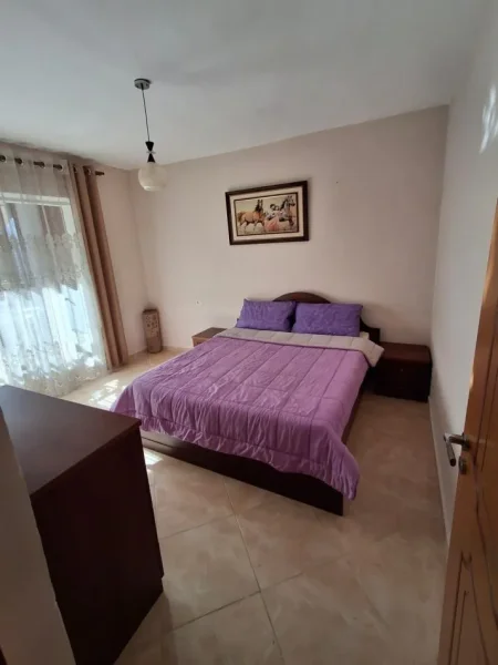 Tirane, jepet me qera apartament 1+1 Kati 1, 55 m² 450 € (Medrese)