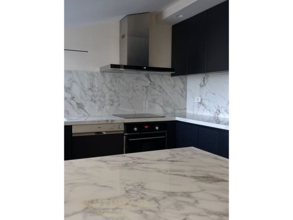 Tirane, shes apartament 2+1+2 +2 POSTE PARKIMI , 140 m² 420.000 € (Qendra Tregtare TEG)
