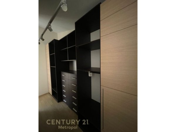 Tirane, shes apartament 2+1+2 +2 POSTE PARKIMI , 140 m² 420.000 € (Qendra Tregtare TEG)