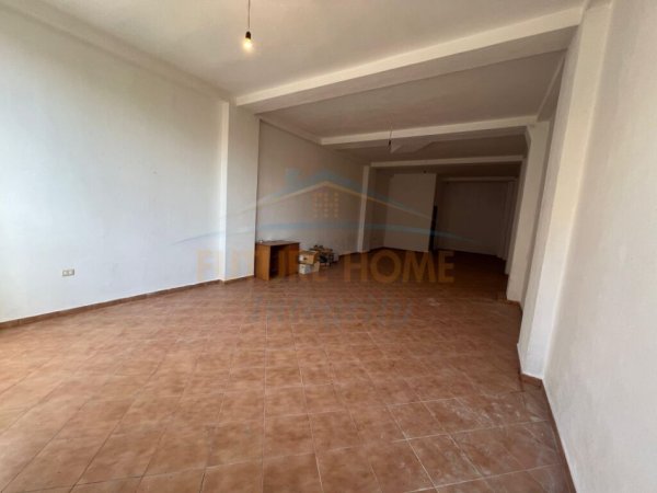Tirane, jepet me qera ambjent biznesi Kati 0, 76 m² 650 € (Vllazen Huta)