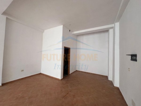 Tirane, jepet me qera ambjent biznesi Kati 0, 76 m² 650 € (Vllazen Huta)