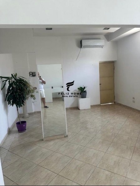 Tirane, jepet me qera dyqan Kati 0, 70 m² 700 € (LAPRAKE)