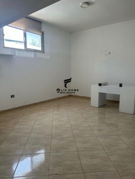 Tirane, jepet me qera dyqan Kati 0, 70 m² 700 € (LAPRAKE)