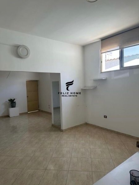 Tirane, jepet me qera dyqan Kati 0, 70 m² 700 € (LAPRAKE)