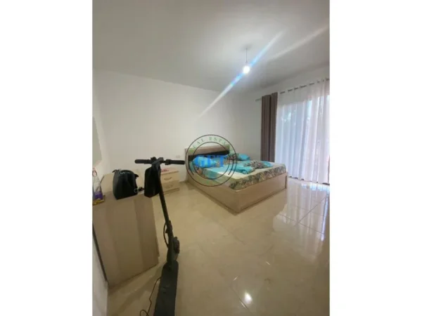 Durres, jepet me qera apartament Kati 1, 90 m² 500 € (Ish URT)