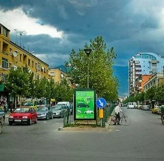 Tirane, jepet me qera ambjent biznesi Kati 0, 20 m² 200 € (Rruga kavajes, perball Poliklinikes nr 9.)