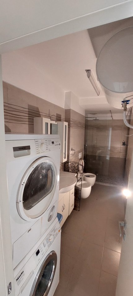 Tirane, jepet me qera apartament 2+1+Aneks Kati 3, 85 m² 600 € (Stacioni i Trenit)