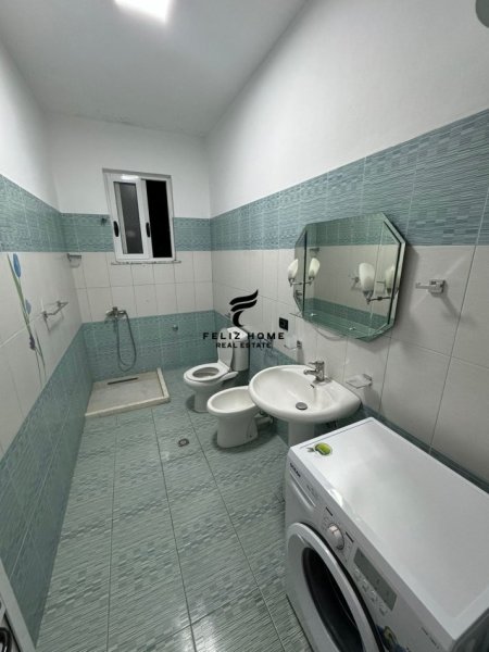 Tirane, jepet me qera apartament 1+1+Ballkon Kati 4, 90 m² 500 € (5 MAJI)