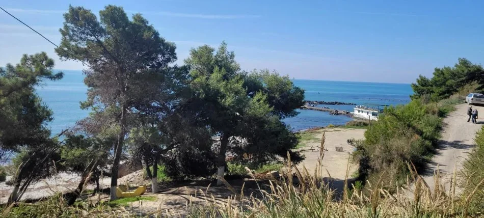 Durres, shitet truall ne bregdet , 1.600 m²  (Currila)