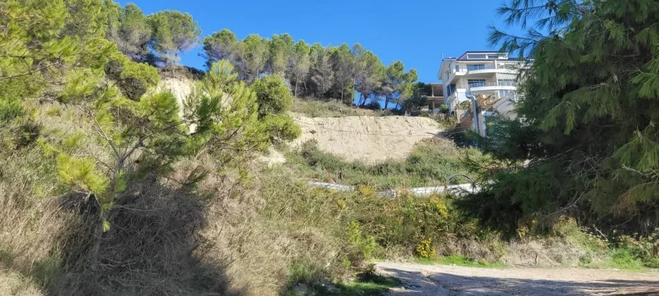 Durres, shitet truall ne bregdet , 1.600 m²  (Currila)