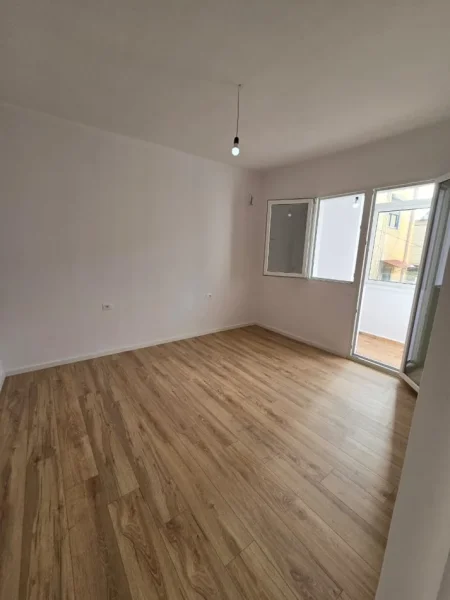 Tirane, shitet apartament 2+1 Kati 3, 75 m² 129.000 € (Oxhaku)