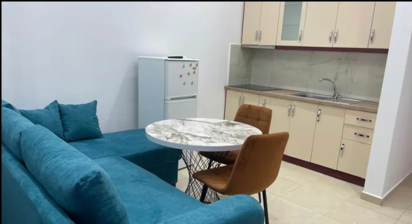 Tirane, jepet me qera apartament 1+1+Ballkon Kati 1, 70 m² 40.000 leke (Vilat gjermane)