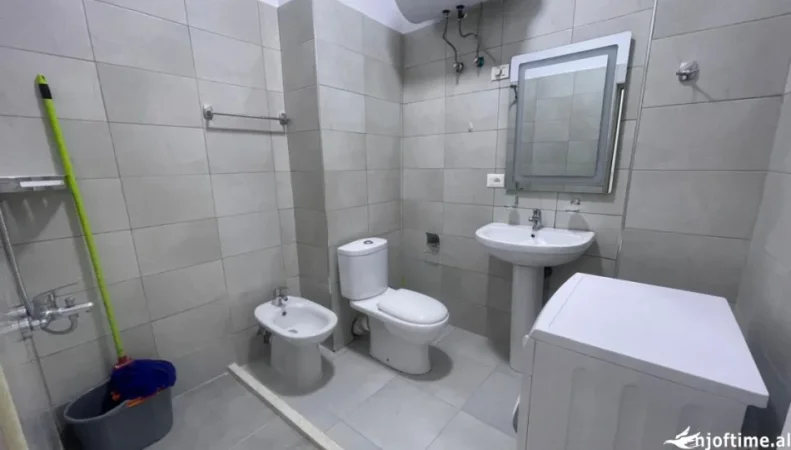 Tirane, jepet me qera apartament 1+1+Ballkon Kati 1, 70 m² 40.000 leke (Vilat gjermane)