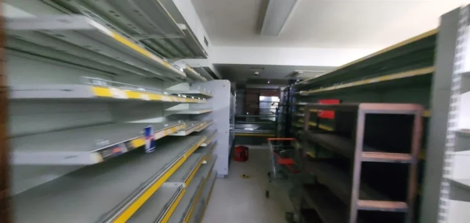 Tirane, shes SHITEN PAISJE SUPERMARKETI 1 €