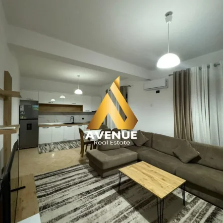 Tirane, jepet me qera shtepi 1+1+Ballkon Kati 4, 90 m² 500 € (5 maji)