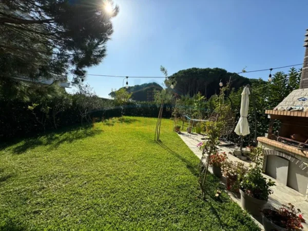Gjiri Lalezit | Hamallaj, shitet apartament 2+1+Aneks+Ballkon Kati 0, 345 m² 380.000 € (Lura 3,Gjiri i Lalzit)
