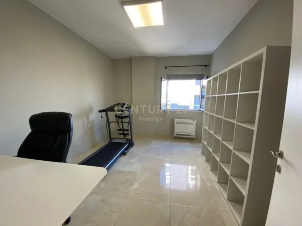 Tirane, jepet me qera apartament 2+1 Kati 4, 97 m² 850 € (liqeni i tiranes)