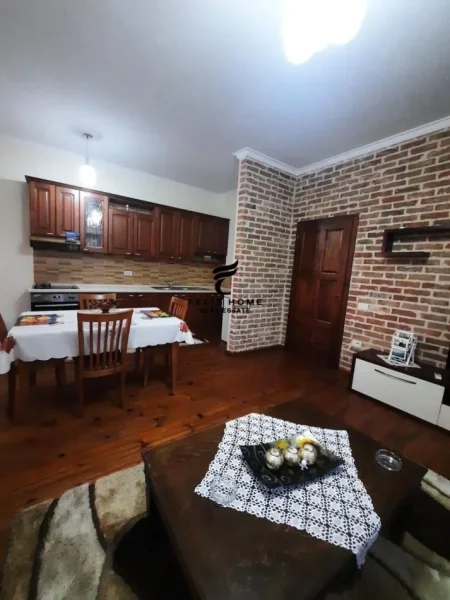 Tirane, jepet me qera Vile 4+1 Kati 2, 288 m² 1.400 € (NDROQ)