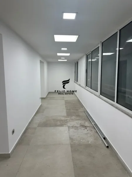 Tirane, jepet me qera dyqan Kati 2, 230 m² 1.500 € (LAPRAKE)