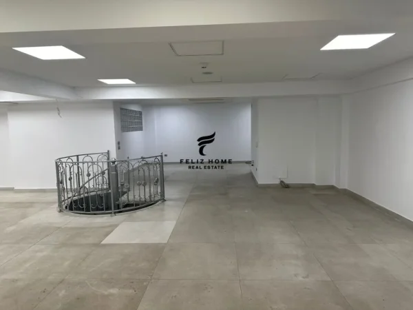 Tirane, jepet me qera dyqan Kati 2, 230 m² 1.500 € (LAPRAKE)