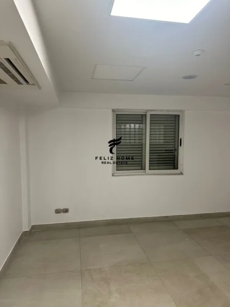 Tirane, jepet me qera dyqan Kati 2, 230 m² 1.500 € (LAPRAKE)