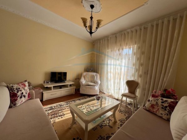 Tirane, jepet me qera apartament 2+1+Aneks+Ballkon Kati 1, 160 m² 550 € (Unaza e Re)