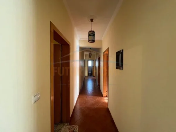 Tirane, jepet me qera apartament 2+1+Aneks+Ballkon Kati 1, 160 m² 550 € (Unaza e Re)