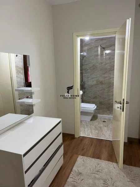 Tirane, jepet me qera apartament 2+1 Kati 1, 94 m² 700 € (KOPSHTI BOTANIK)